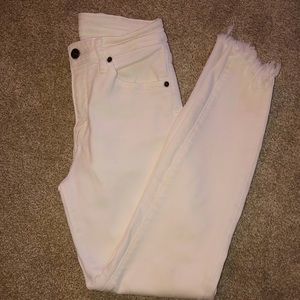 White KanCan cropped jeans size 5